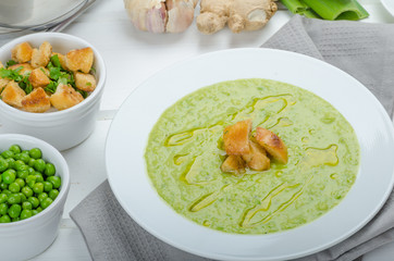 Soup of young peas