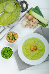 Soup of young peas