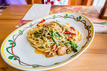 Spicy Spaghetti pork with chili & basil