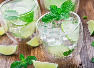 Cocktail with lime and mint