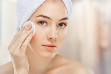 applying cosmetic cream