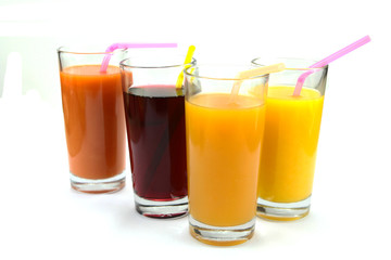 verres de jus de fruit