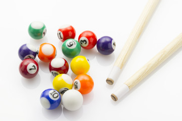 snooker balls with cues