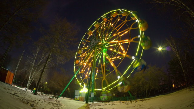 ferris wheel in park of culture, krasnoyarsk, time lapse