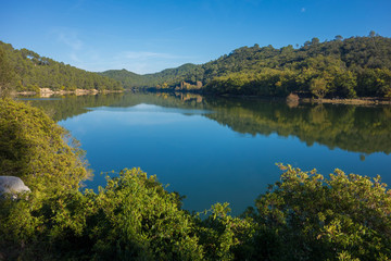 Fototapeta na wymiar Lac de Carcès