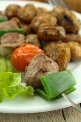brochette de boeuf et pommes de terre