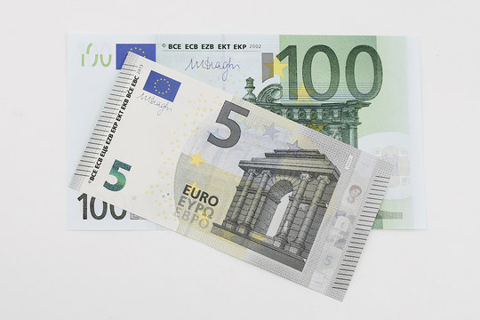 Geldscheine 5 und 100 Euro