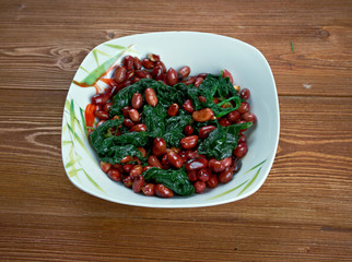Spinach with Peanuts