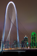 Dallas_Bridge_portrait - 76225428