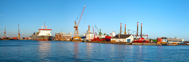 Naklejka premium Hafen, Panorama mit Werft