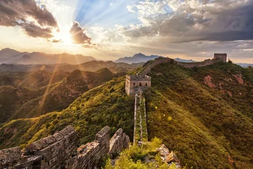 Foto op Plexiglas skyline en grote muur tijdens zonsopgang © zhu difeng