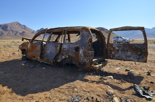Schrottauto in der W&uuml;ste