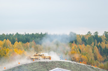 Fototapeta premium Tank T-90S shoots on hill