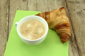 café et croissant