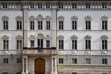 Fototapeta na wymiar Trento, vie e palazzi del centro