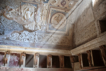 Sunbeam , Thermae in Pompeii ruins