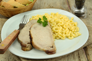 rôti de porc et coquillettes