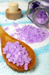 Obraz na płótnie Canvas bath salt with lavender
