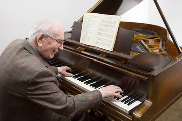 Old man at the grand piano