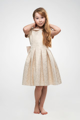 Naklejka premium red-haired girl in a golden dress