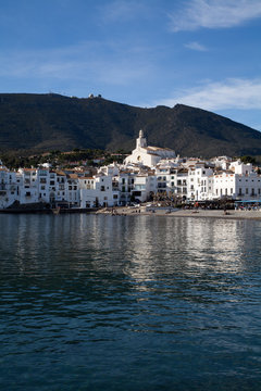 Cadaqu&eacute;s by the sea