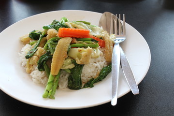 Steamed rice with mixture of vegetables fried