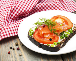 sandwich with smoked salmon and tomato