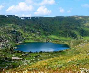 Fototapeta na wymiar Mountain lake. View 2