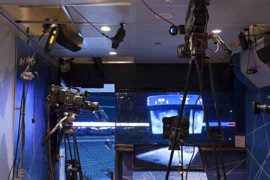camera, TV broadcast hockey