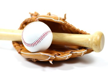 Baseballutensilien isoliert auf weißem Hintergrund