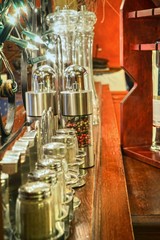 Pfeffer und Salz - viele Gewürzsets in einem Gastronomiebetrieb