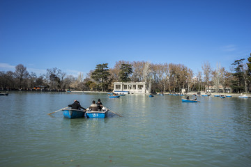 Obraz premium Lake in Retiro park, Madrid Spain