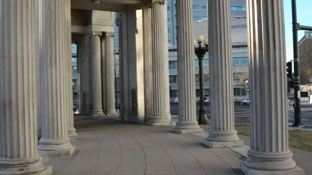 Pan across the roman columns at the Denver Civic Center park