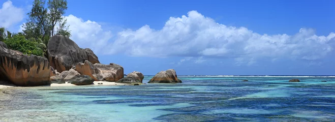 Photo sur Plexiglas Anse Source D'Agent, île de La Digue, Seychelles lagon bleu et côte de anse source d'argent