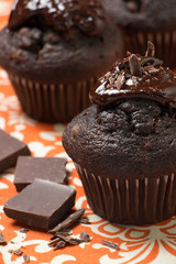 Chocolate muffins with melted chocolate