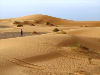 Fototapeta na wymiar Trip durch die Erg Wüste - Marokko