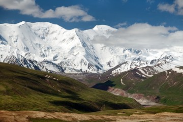 Fototapeta na wymiar Pamir mountains - roof of the world - Kyrgyzstan