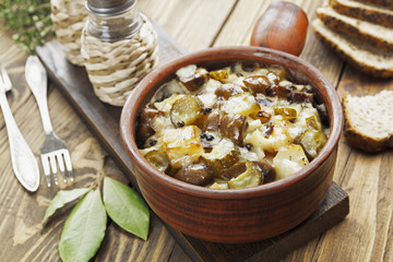 Kidney, stewed with potatoes and pickles