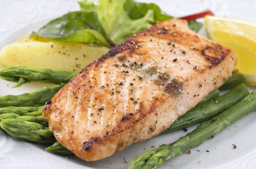 Grilled Salmon with Asparagus