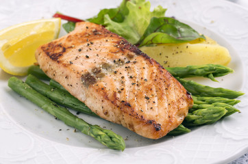 Grilled Salmon with Asparagus