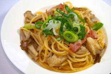 ベーコンと舞茸の和風パスタ