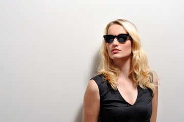 Blonde woman with sunglasses
