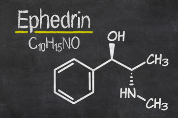 Schiefertafel mit der chemischen Formel von Ephedrin