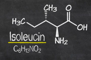 Schiefertafel mit der chemischen Formel von Isoleucin