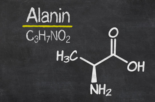 Schiefertafel mit der chemischen Formel von Alanin