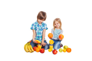 Fototapeta na wymiar Children and there are a lot of fruit