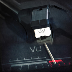 Collage Tonarm & VU-Meter