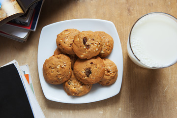raisin and almond cookies for snack