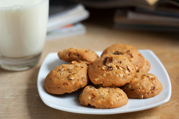 raisin and almond cookies for snack