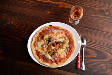 Pizza with artichokes and bacon